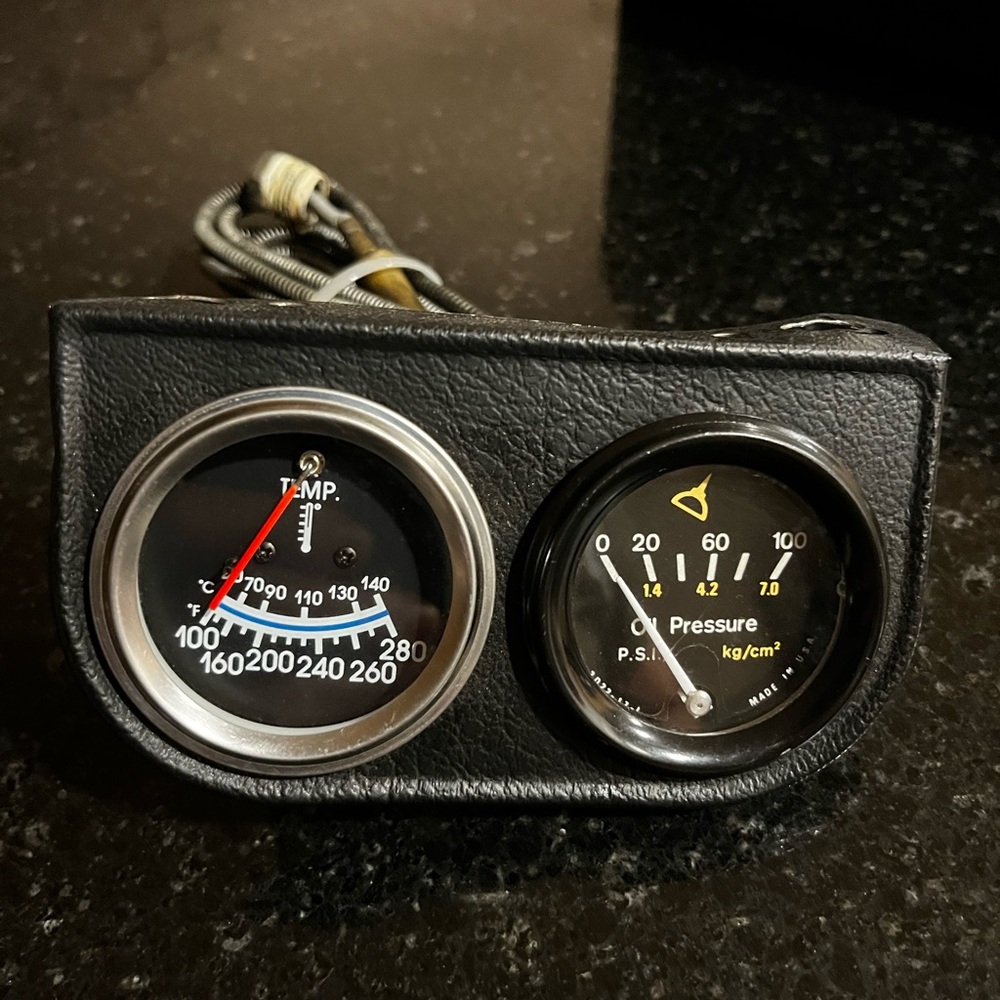 Black Dual Gauge Set